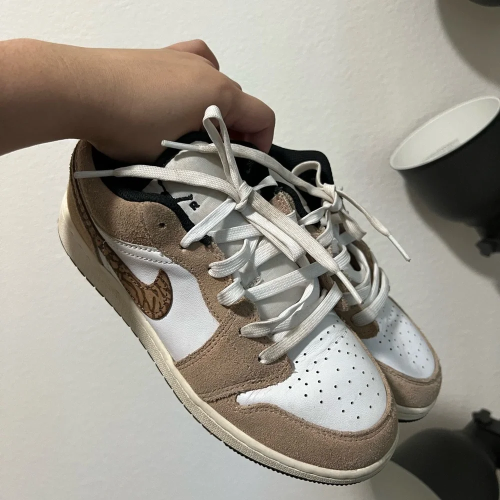 NIKE JORDAN 1 Low SE Brown Elephant Sneakers - Picture 4 of 16